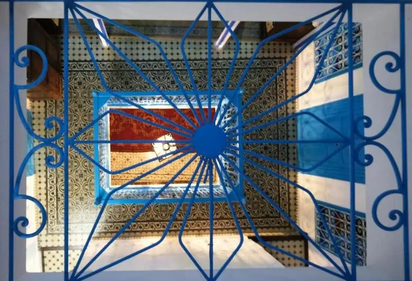 Perhehuone, Riad Nerja