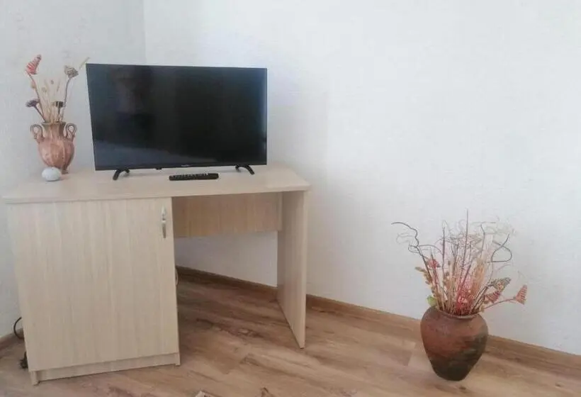 Monolocale Standard, Collias