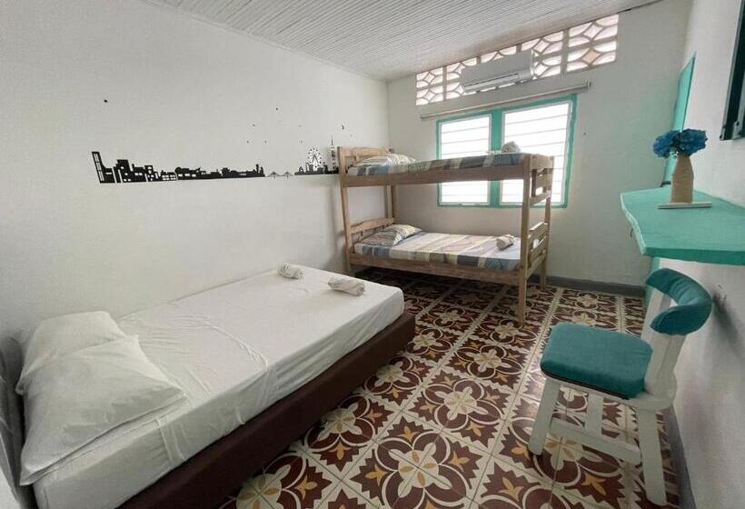 חדר סטנדרט לארבעה, Costa De Vikingos