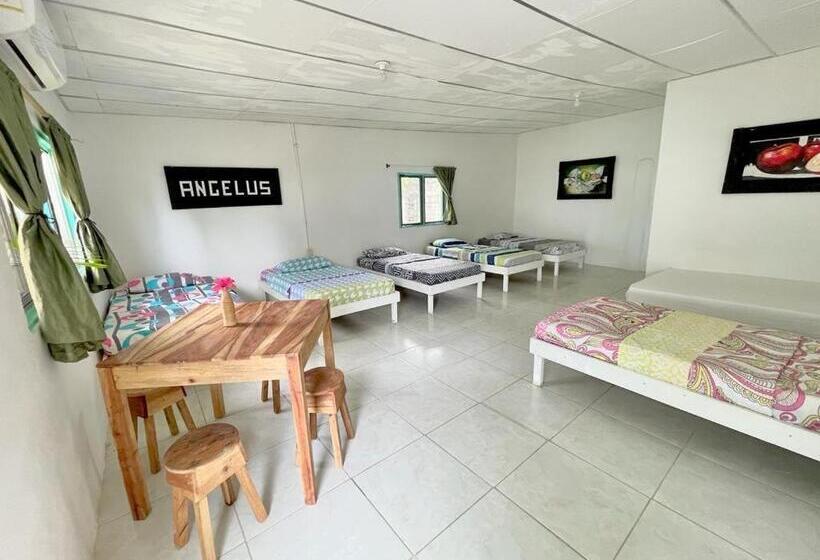 חדר משפחתי, Costa De Vikingos