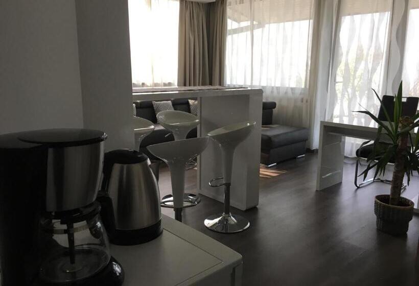 סוויטה עם ג'קוזי, Calypso Lakeside Rooms & Lux Apartments