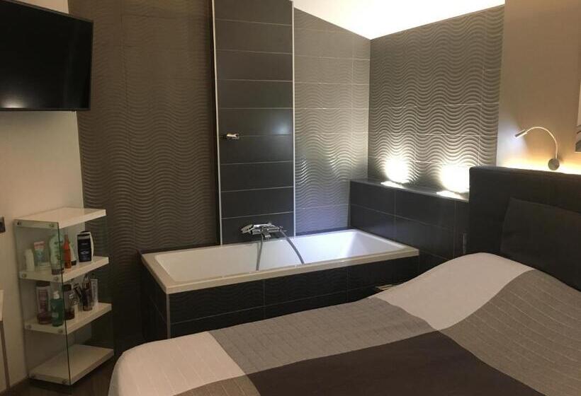 סוויטה עם ג'קוזי, Calypso Lakeside Rooms & Lux Apartments