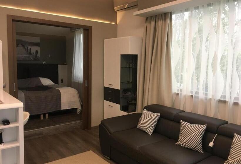 סוויטה עם ג'קוזי, Calypso Lakeside Rooms & Lux Apartments