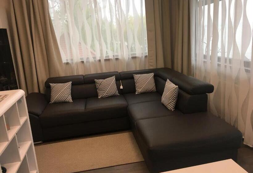 סוויטה עם ג'קוזי, Calypso Lakeside Rooms & Lux Apartments