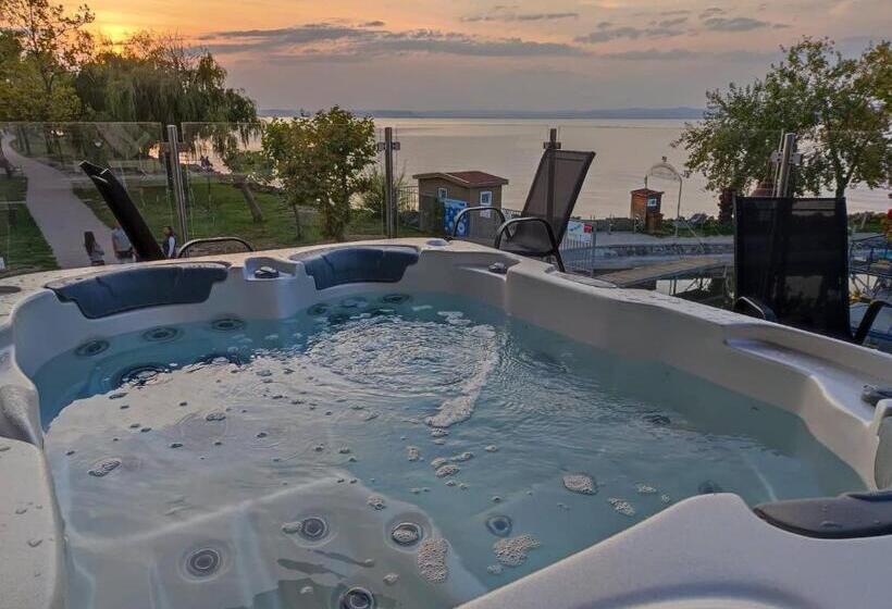 סוויטה עם ג'קוזי, Calypso Lakeside Rooms & Lux Apartments