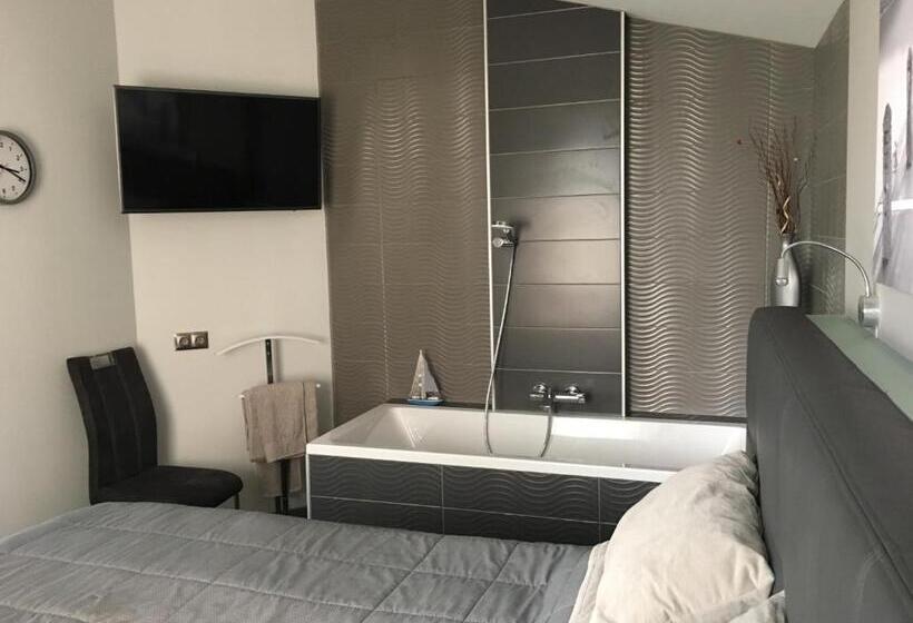 סוויטה עם ג'קוזי, Calypso Lakeside Rooms & Lux Apartments