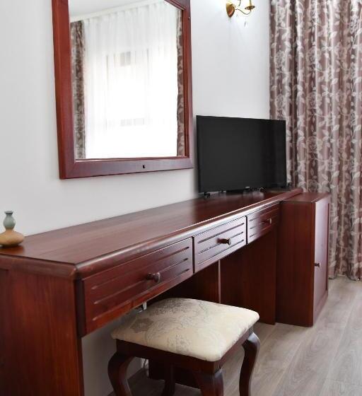 Номер Стандарт Вид на Бассейн, Pensiunea Coralia