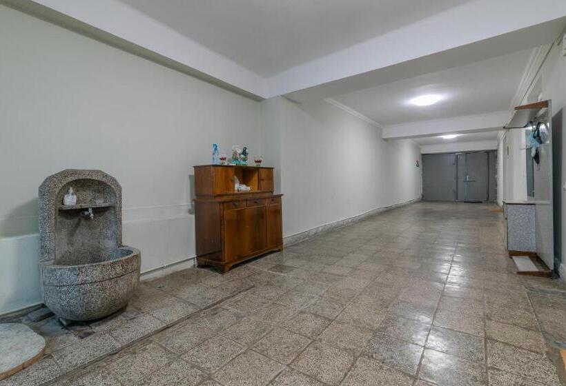 اتاق استاندارد چهار تخته, Anna's Guest House