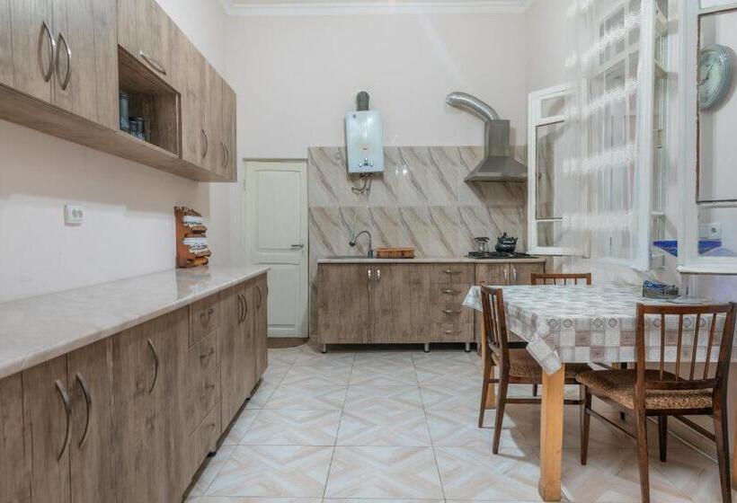 اتاق استاندارد چهار تخته, Anna's Guest House
