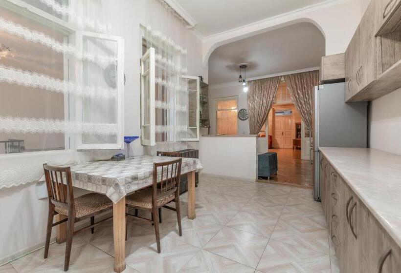 اتاق استاندارد چهار تخته, Anna's Guest House