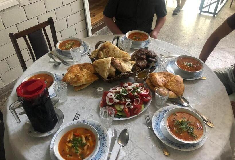 اتاق کلاسیک چهارنفره, Anna's Guest House