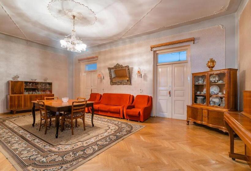 اتاق کلاسیک چهارنفره, Anna's Guest House