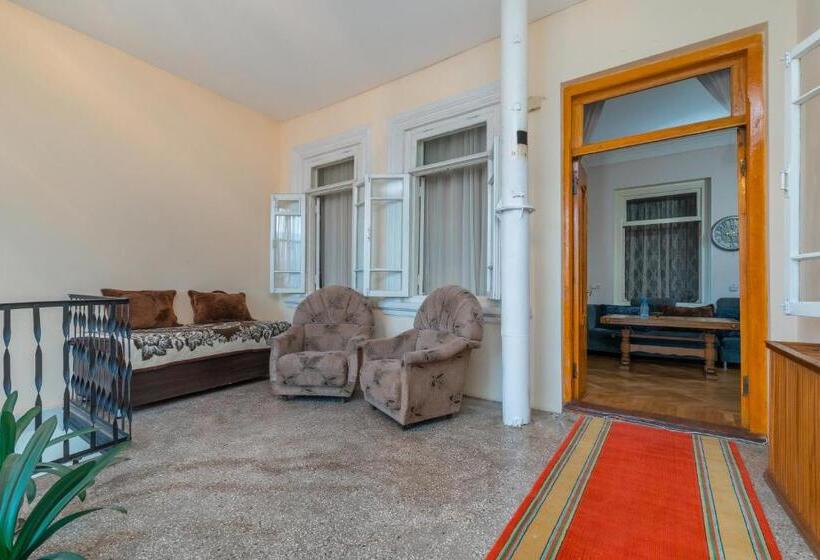 اتاق استاندارد, Anna's Guest House