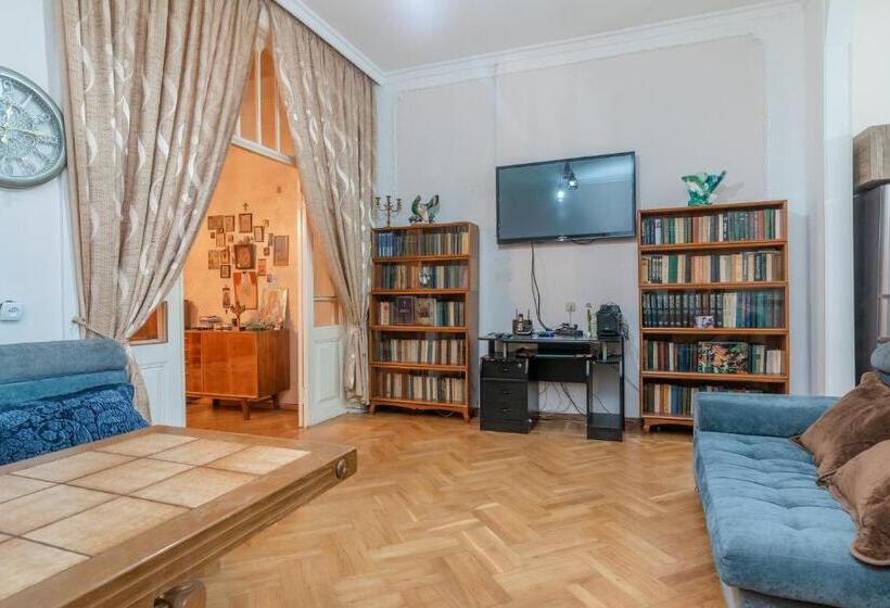 اتاق استاندارد, Anna's Guest House