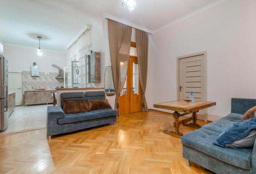 اتاق استاندارد, Anna's Guest House