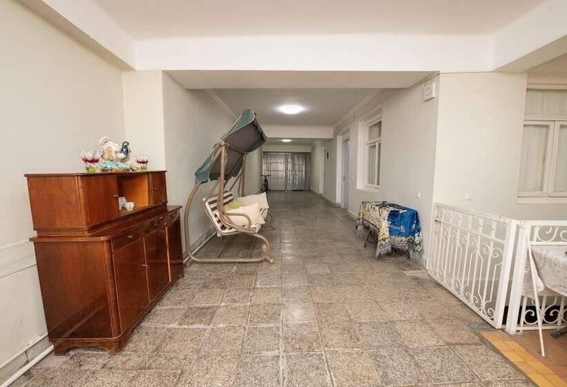 اتاق استاندارد چهار تخته, Anna's Guest House