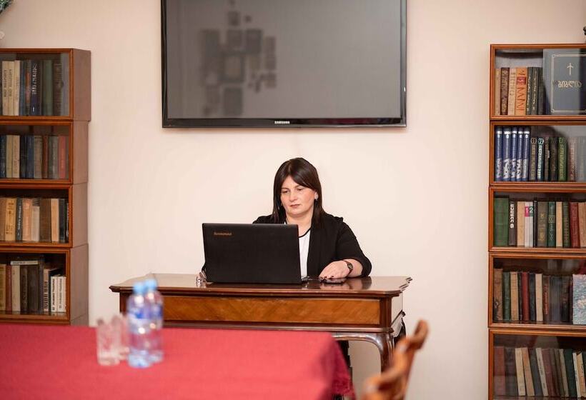 اتاق استاندارد چهار تخته, Anna's Guest House