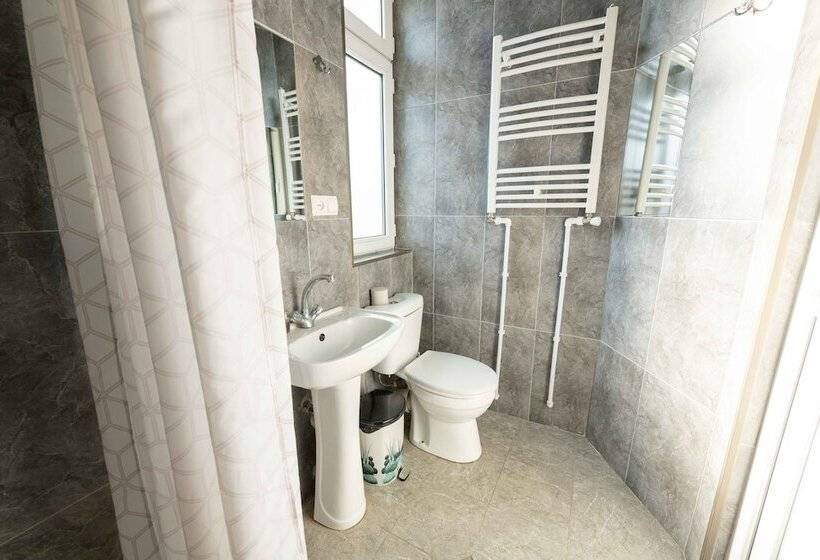 اتاق کلاسیک چهارنفره, Anna's Guest House