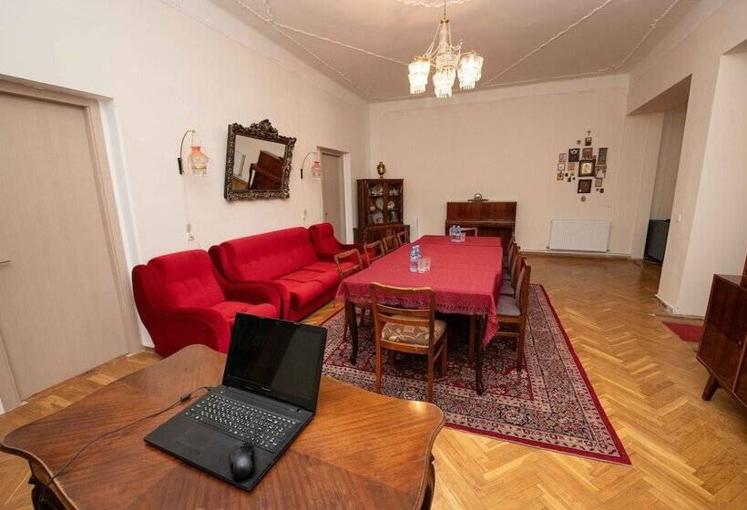 اتاق کلاسیک چهارنفره, Anna's Guest House