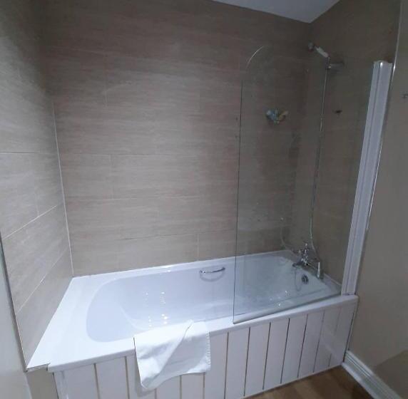 Номер Стандарт Трехместный, Jbs Bar & Guest Accommodation