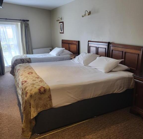 Номер Стандарт Трехместный, Jbs Bar & Guest Accommodation