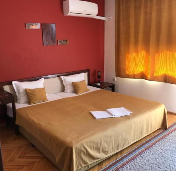 اتاق استاندارد با سرویس بهداشتی مشترک, Kavakka