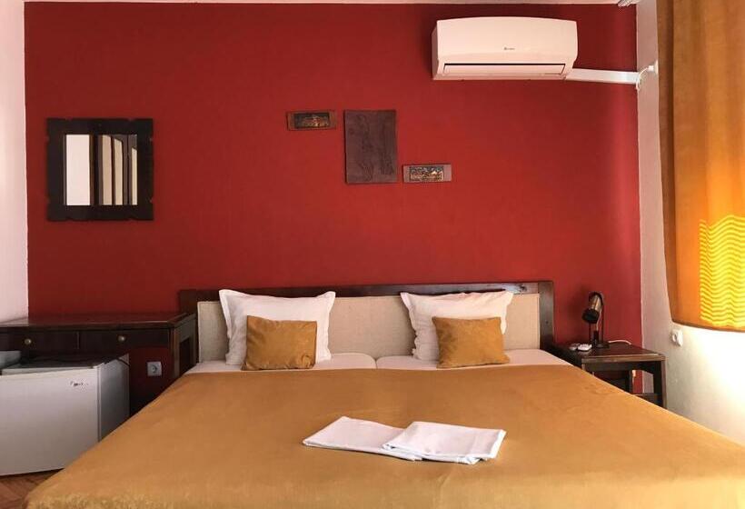 اتاق استاندارد با سرویس بهداشتی مشترک, Kavakka