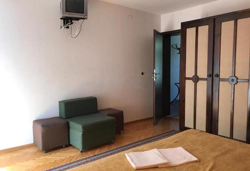 اتاق استاندارد با سرویس بهداشتی مشترک, Kavakka