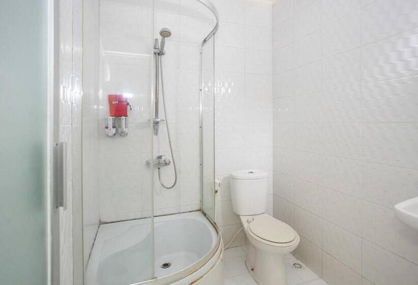 غرفة ديلوكس, Reddoorz Near Juanda International Airport