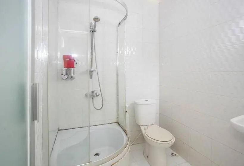 エコノミールーム, Reddoorz Near Juanda International Airport