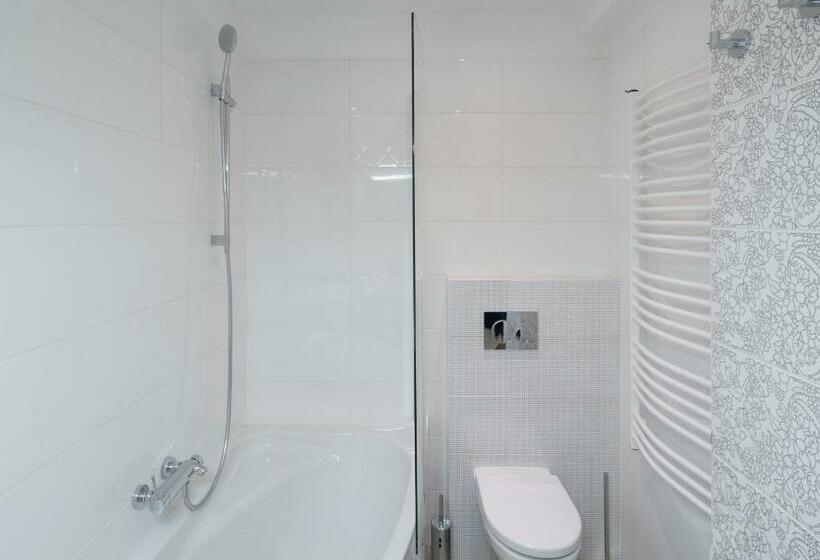 استودیوی استاندارد, Mordecai Twelve Apartments By Prague Residences