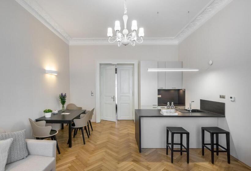 آپارتمان 2 خوابه, Mordecai Twelve Apartments By Prague Residences