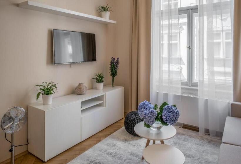 آپارتمان 1 خوابه, Mordecai Twelve Apartments By Prague Residences