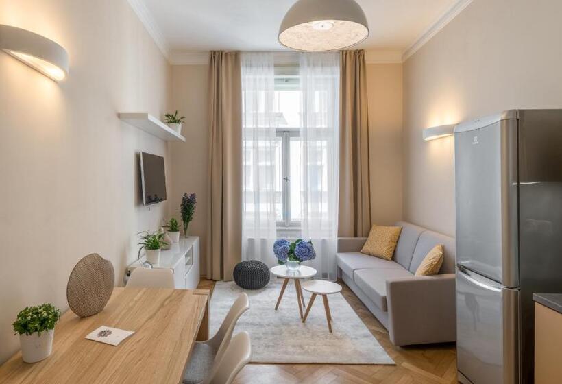 آپارتمان 1 خوابه, Mordecai Twelve Apartments By Prague Residences