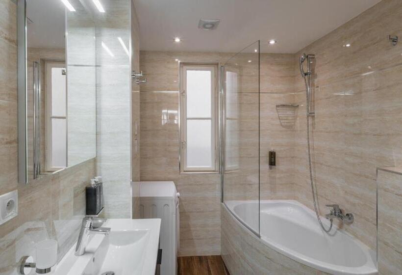 استودیوی استاندارد, Mordecai Twelve Apartments By Prague Residences