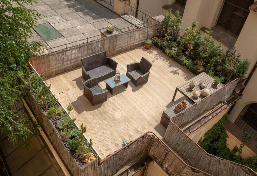آپارتمان 1 خوابه با تراس, Mordecai Twelve Apartments By Prague Residences
