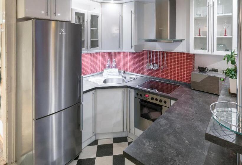 آپارتمان 1 خوابه با تراس, Mordecai Twelve Apartments By Prague Residences