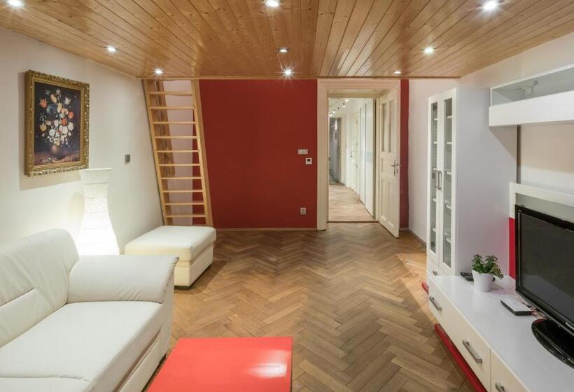آپارتمان 1 خوابه با تراس, Mordecai Twelve Apartments By Prague Residences