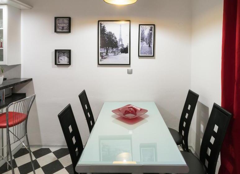 آپارتمان 1 خوابه با تراس, Mordecai Twelve Apartments By Prague Residences