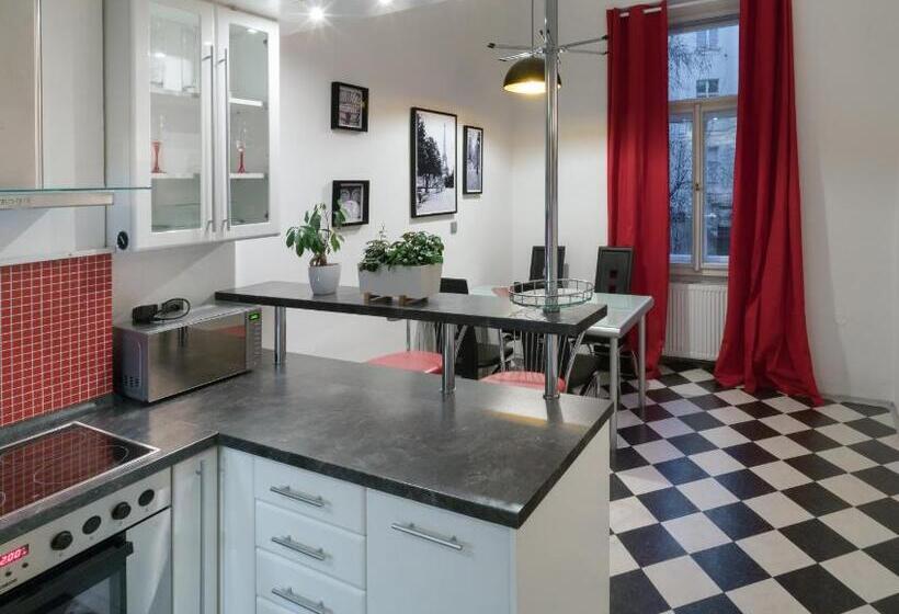 آپارتمان 1 خوابه با تراس, Mordecai Twelve Apartments By Prague Residences