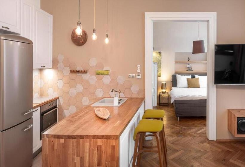 آپارتمان 2 خوابه, Mordecai Twelve Apartments By Prague Residences