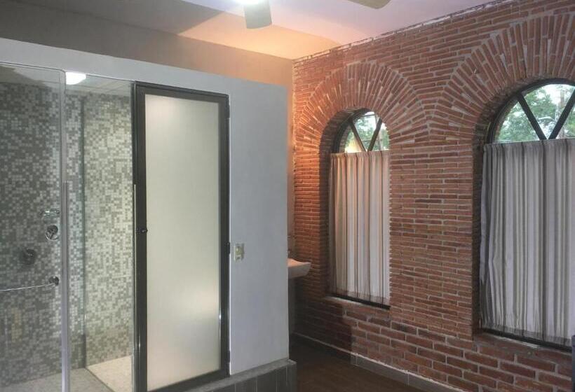 חדר דלוקס, Coatlicue