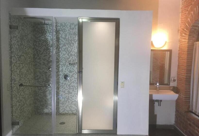 חדר דלוקס, Coatlicue