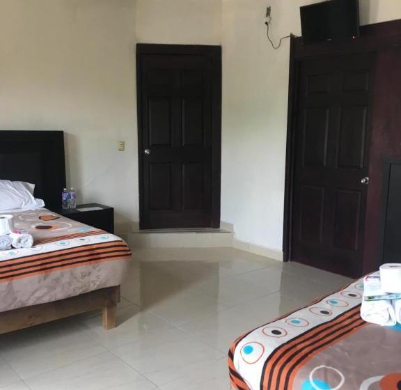 חדר לארבעה סטנדרטי עם נוף לגינה, Coatlicue