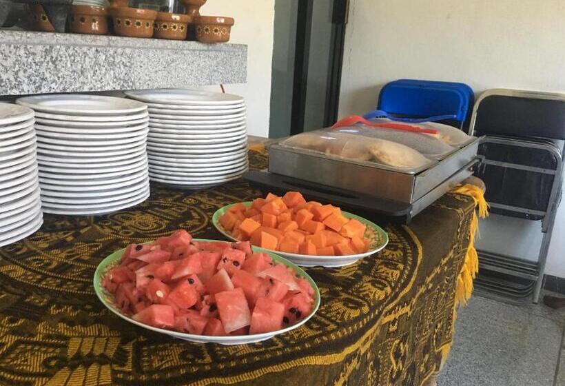 חדר פרמיום לארבעה, Coatlicue