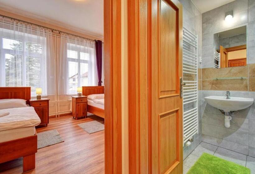 חדר סטנדרט לארבעה, Penzion Pod Radyni