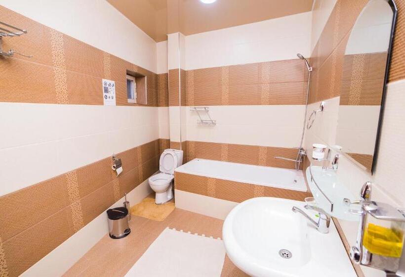 带共用浴室的标准房间, Guest House Rohat Lux