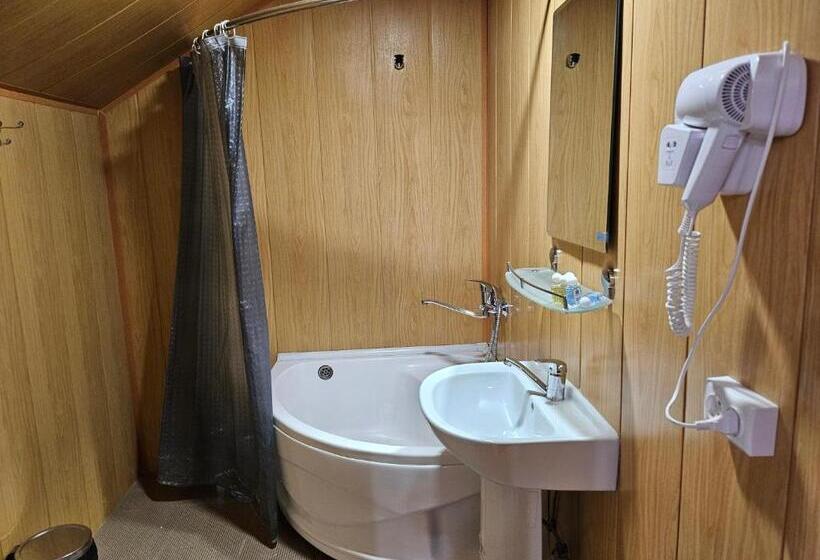 غرفة ديلوكس ثلاثية, Guest House Rohat Lux