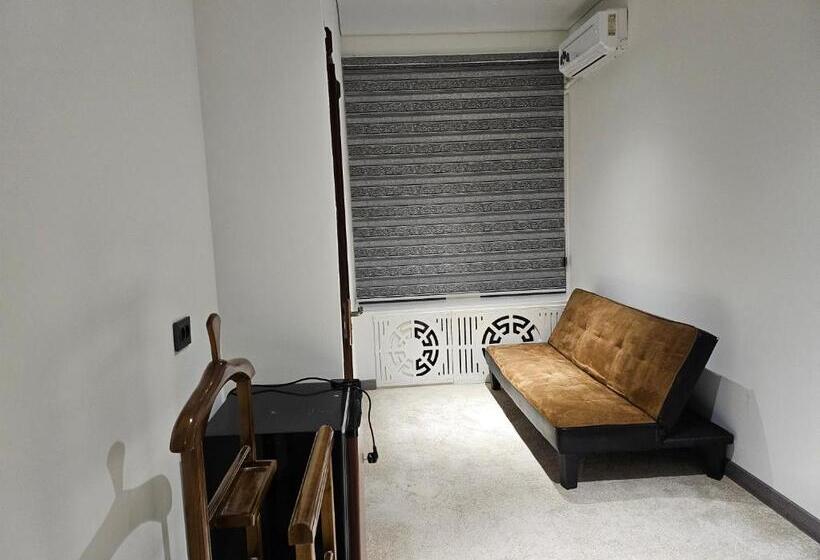 جناح, Guest House Rohat Lux