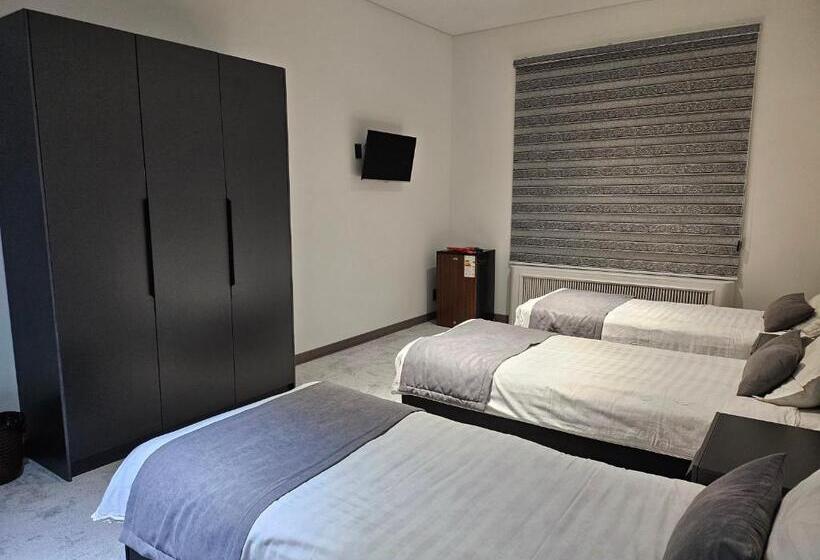 标准三人间共用浴室, Guest House Rohat Lux